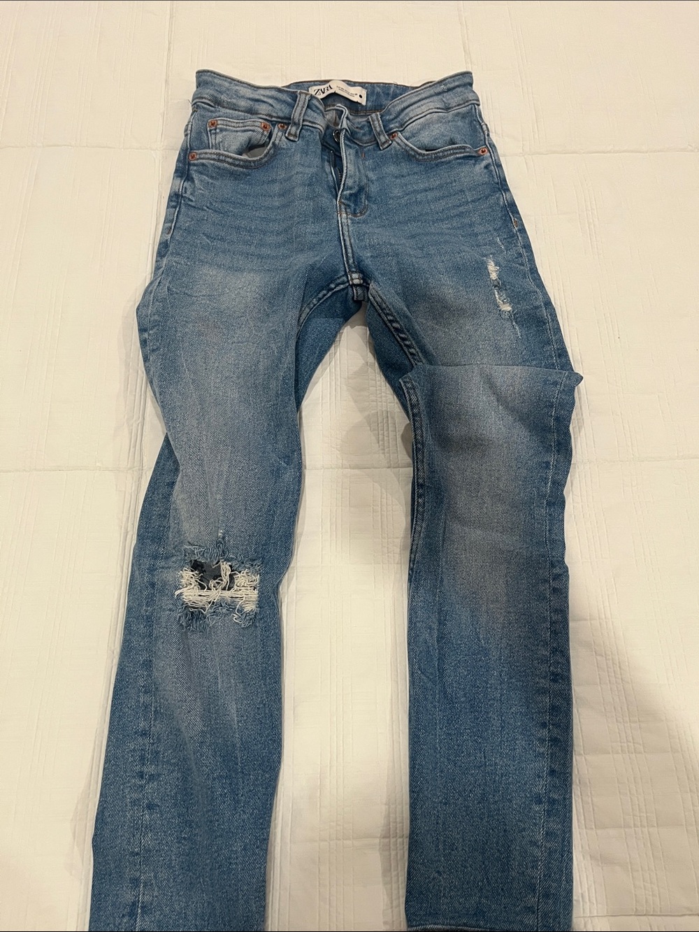 Zara Women's Light Blue Distressed Slim Jeans